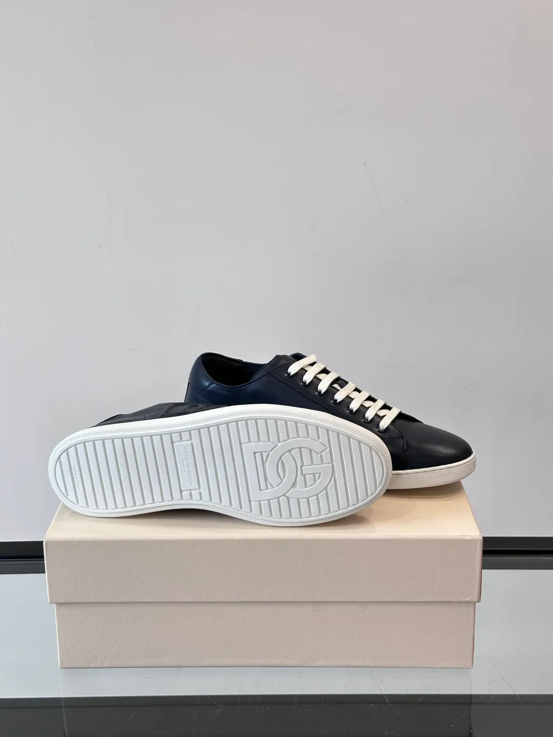 Men's shoes 💰p400 "DG" Dolce & Gabbana fashion casual shoes, high-end boutique men's casual sports shoes! Imported first layer cowhide. The contrasting color design attracts the eye, and the brand logo decoration on the tongue is exquisite and luxurious, super A level! Compared with the genuine product at the counter, the version is no worse at all! size: 38-44 (45 customized)